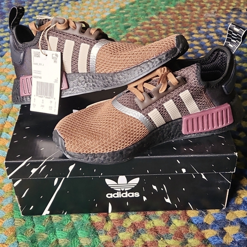 Adidas NMD R1 J Star Wars Mandalorian